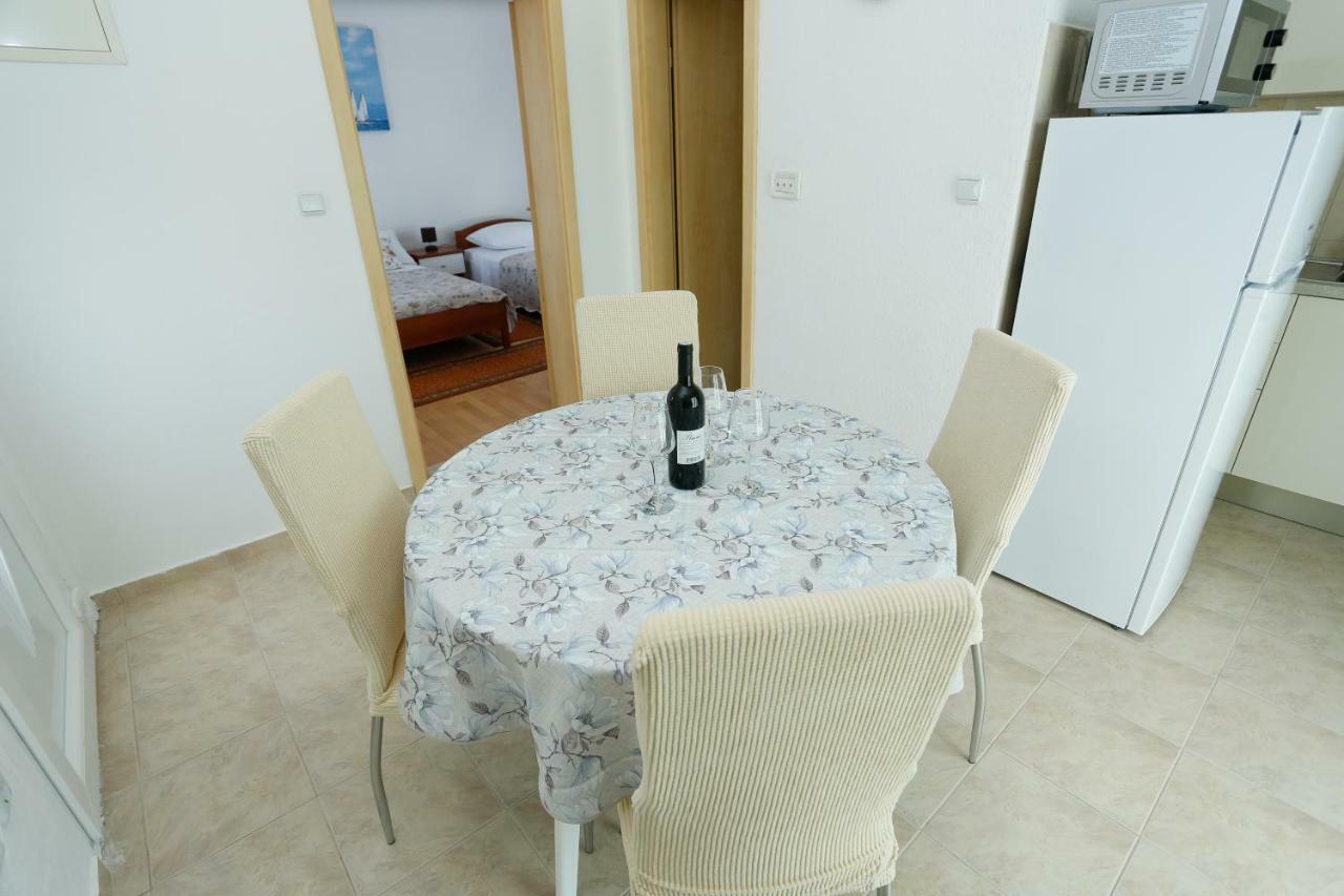 VinišćeApartman Paula 1アパートメント エクステリア 写真